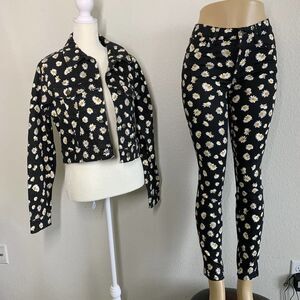 Vintage GUESS sunflower daisy jean jacket and high waist skinny jeans 25 and xs
